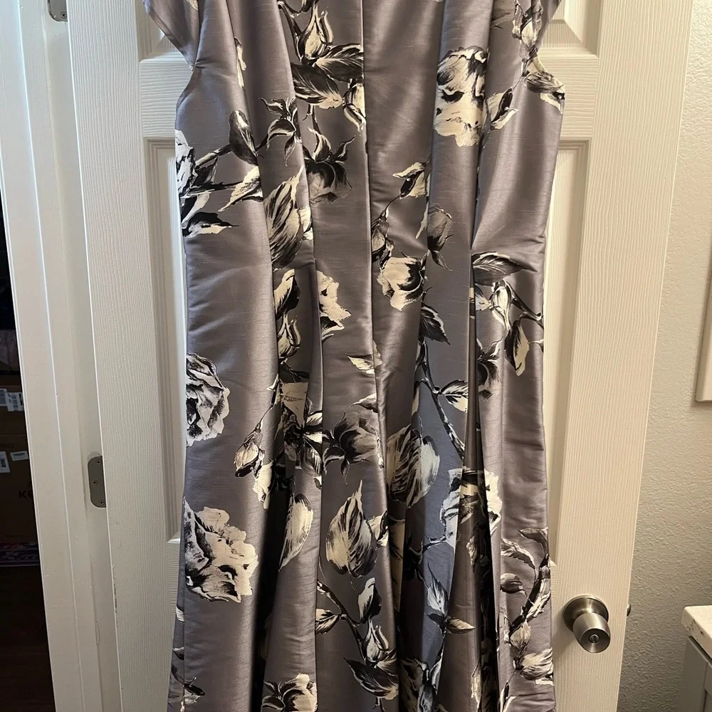 Silver grey deep V cocktail dress - Picture 8 of 12